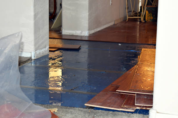 Professional Water Damage Restoration technician working in Washington, OK